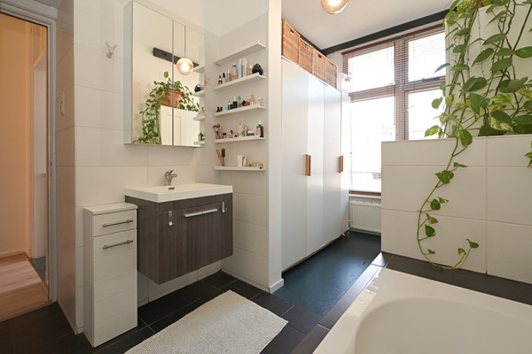 Medium property photo - Hendrik van Deventerstraat 127, 2563 XS Den Haag